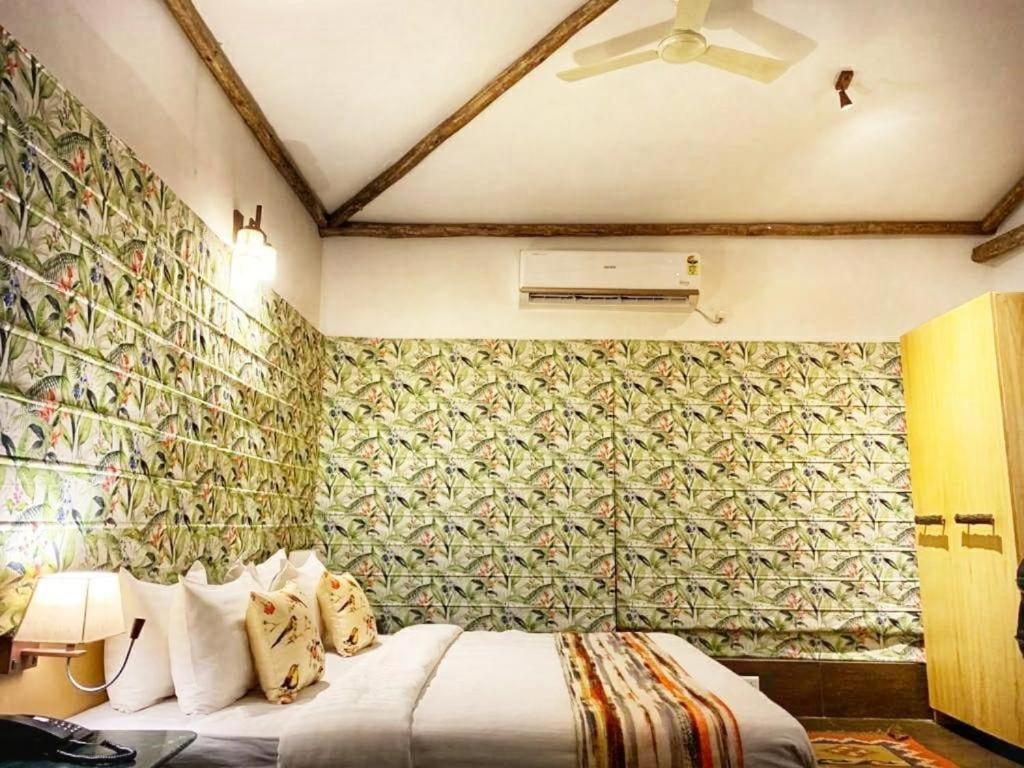 เดอะ ริเวอร์วูด ฟอเรสต์ รีทรีต เพนช์ Hotel Khawasa ภายนอก รูปภาพ