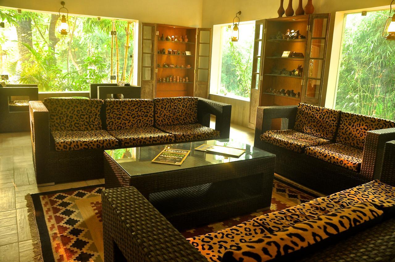 เดอะ ริเวอร์วูด ฟอเรสต์ รีทรีต เพนช์ Hotel Khawasa ภายนอก รูปภาพ